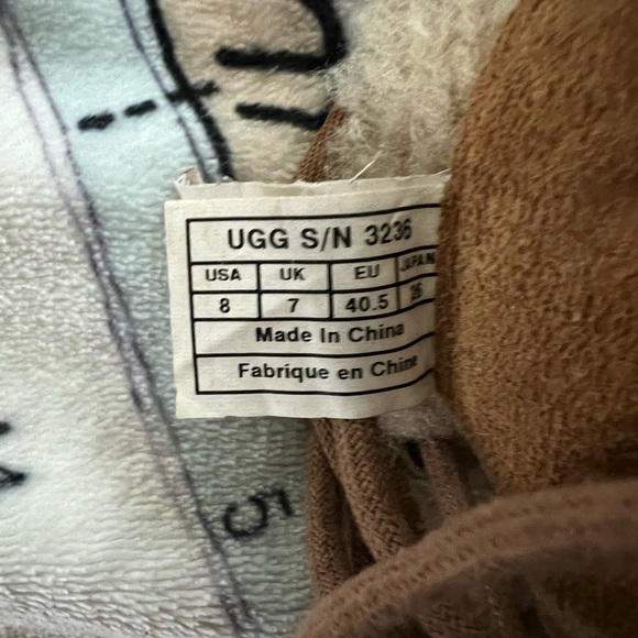 UGGs - Picture 4 of 7